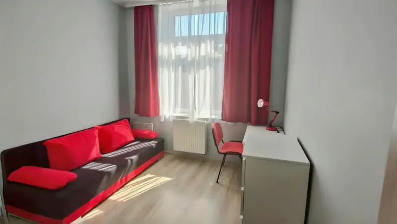 Mieszkanie 97m2 przerobione na pokoje dla studentów