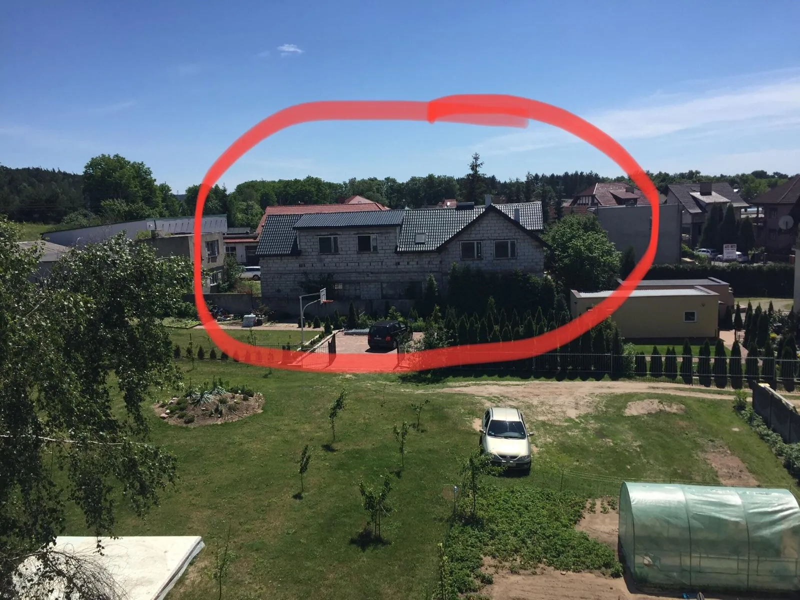 Dom z warsztatem w trakcie budowy